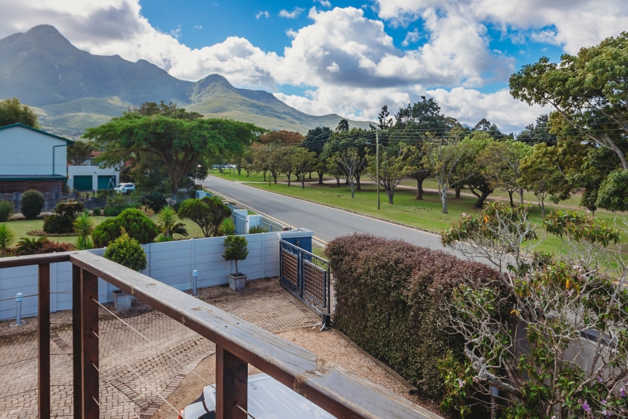 4 Bedroom Property for Sale in Heatherlands Western Cape